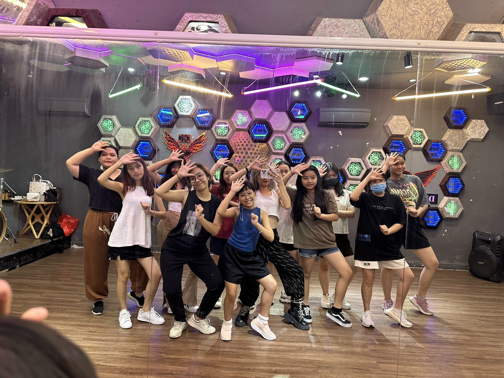 học nhảy shuffle dance
