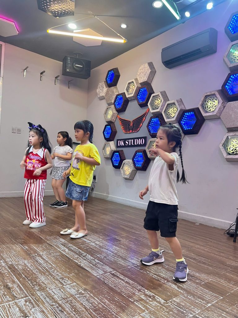 Lớp học nhảy thiếu nhi